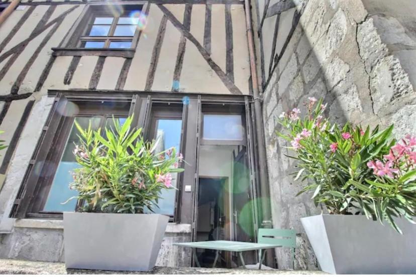 Le Backstage Lägenhet Bourges Exteriör bild