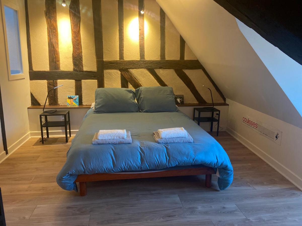 Le Backstage Lägenhet Bourges Exteriör bild